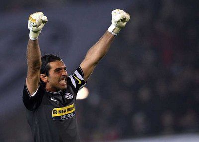 حارس نادي يوفنتوس جيانلويجي بوفون