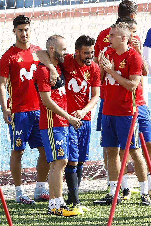 فيا وأسينسيو في تدريبات المنتخب الإسباني