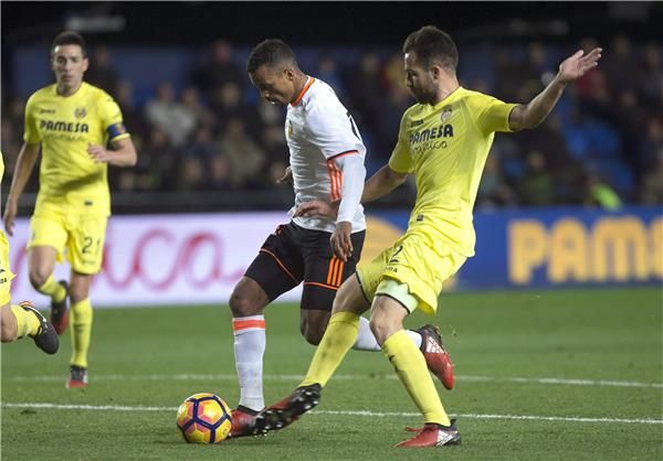 ناني بقميص فالنسيا