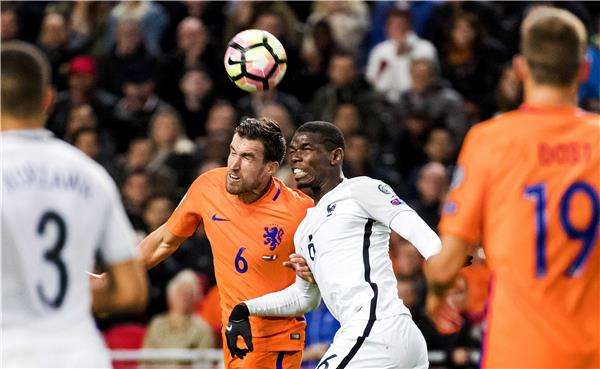 جانب من مباراة سابقة بين هولندا وفرنسا