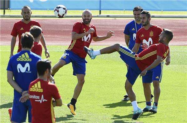 إنييستا في تدريبات إسبانيا