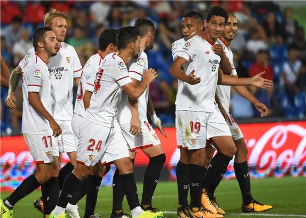 لاعبو إشبيلية 