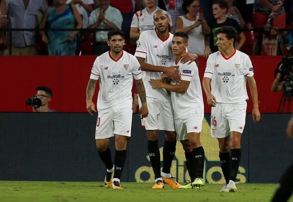 لاعبو إشبيلية 