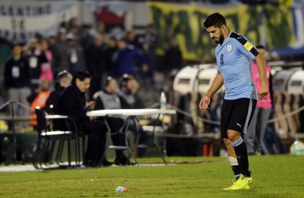 سواريز غادر المباراة متأثرًا ببعض الآلام