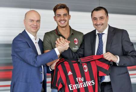 أندريه سيلفا أحد تعاقدات ميلان