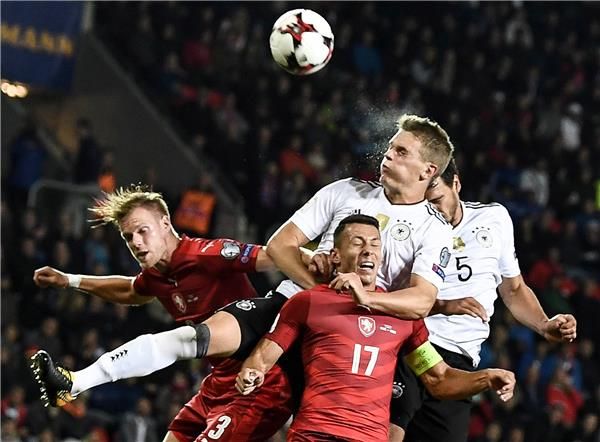 جانب من مباراة ألمانيا والتشيك