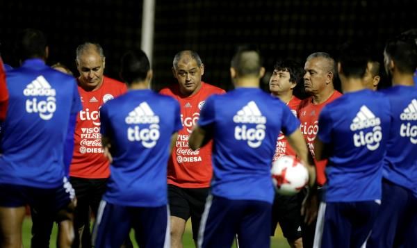 2017-09-01t231146z_1848574969_rc15c02a8e10_rtrmadp_3_soccer-worldcup-pry-ury-preview_reuters