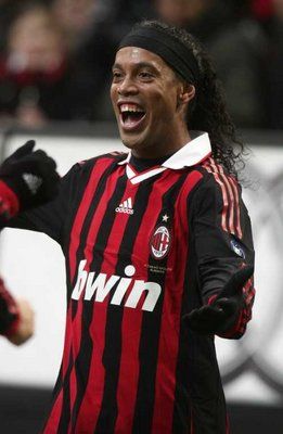 النجم البرازيلي لايه سي ميلان رونالدينهو 