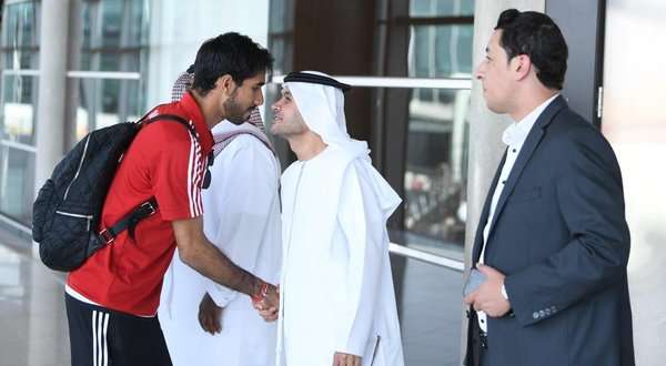 أثناء وصول منتخب الإمارات