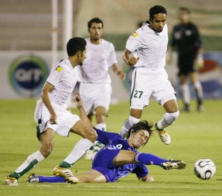 جانب من مباراة السعودية واليابان في جدة عام 2006