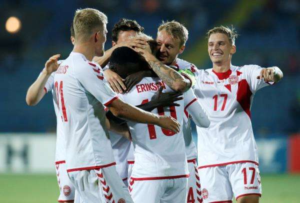 فرحة لاعبي الدنمارك