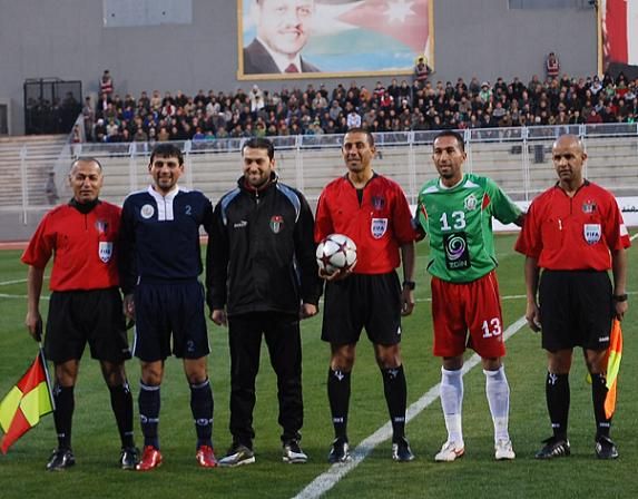 كباتن الفريقين وحكام المباراة