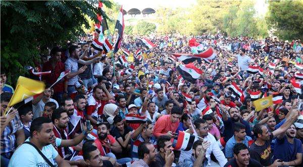 جانب من متابعة الجماهير