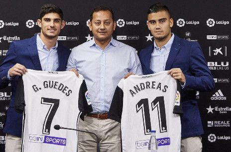 جويديس أثناء تقديمه