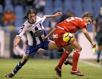 فيليبي لويس خلال اخر مقابلة لفريقه برسم كاس ملك اسبانيا ضد اشبيلية