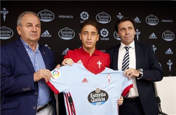 جانب من تقديم إيمري مور