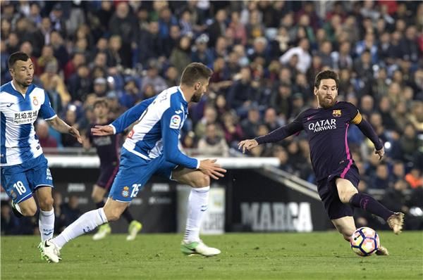 جانب من مواجهة سابقة بين الفريقين