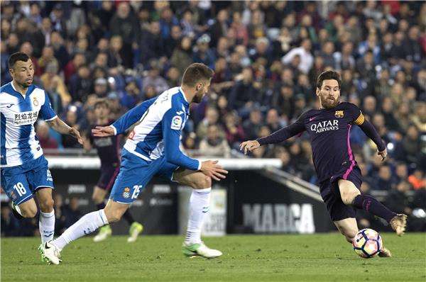 جانب من مواجهة سابقة بين الفريقين