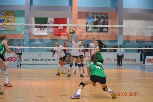 من مباراة تونس والجزائر