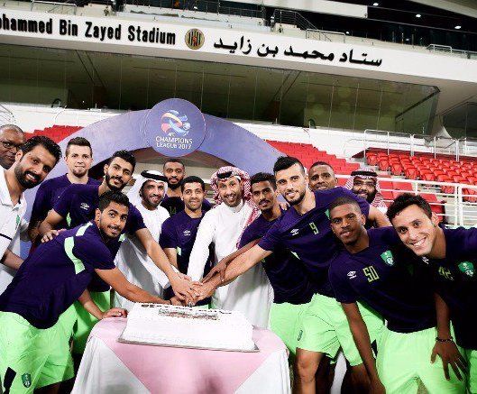 إدارة نادي الجزيرة تحتفل مع لاعبي أهلي جدة بتأهل المنتخب السعودي للمونديال