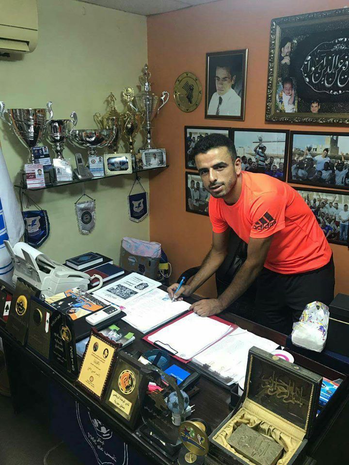 العمري يوقع على عقده الجديد
