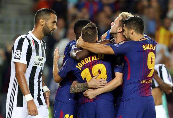فرحة لاعبي برشلونة