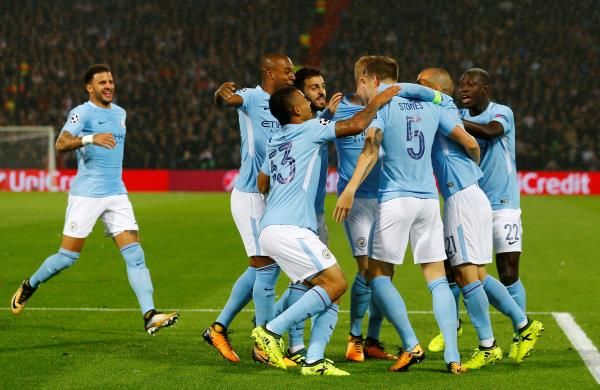 فرحة لاعبي السيتي بهدف ستونز