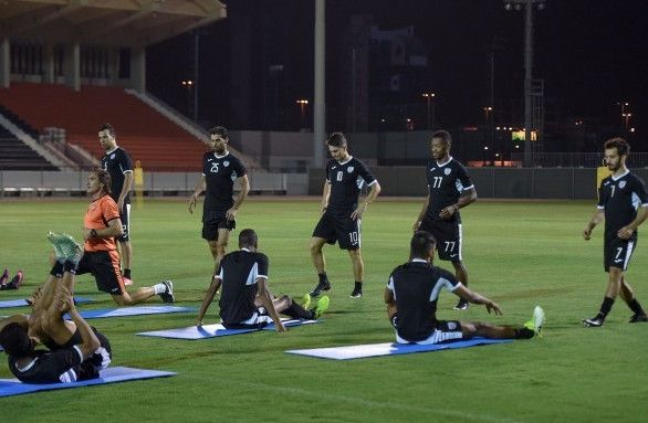 جانب من تدريبات الشباب