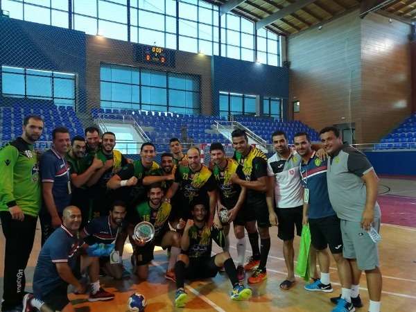 فرحة لاعبي ساقية الزيت بعد الفوز على العربي