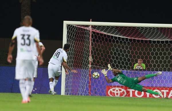  مصطفى ملائكة يتصدي لركلة جزاء كهربا