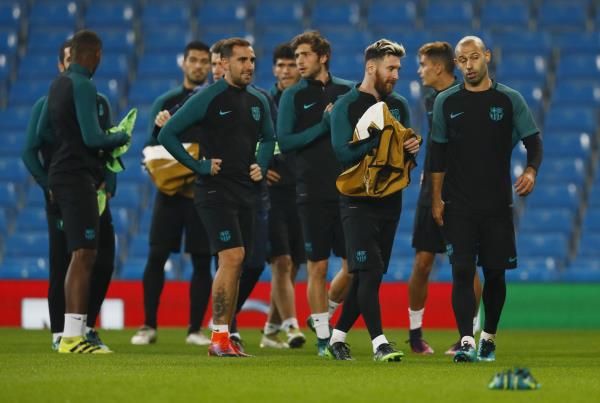 ماسكيرانو مع لاعبي برشلونة 