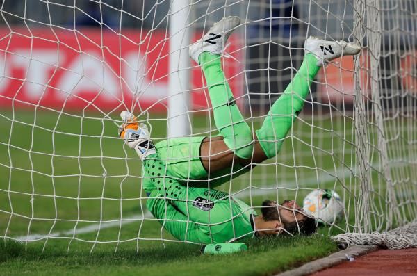 إكرامي بعد الهدف الثاني للترجي