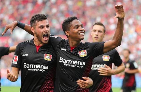 فرحة لاعبي باير ليفركوزن