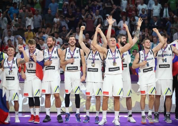منتخب سلوفينيا بعد التتويج