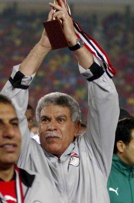 حسن شحاته المدير الفني ا للمنتخب المصري 
