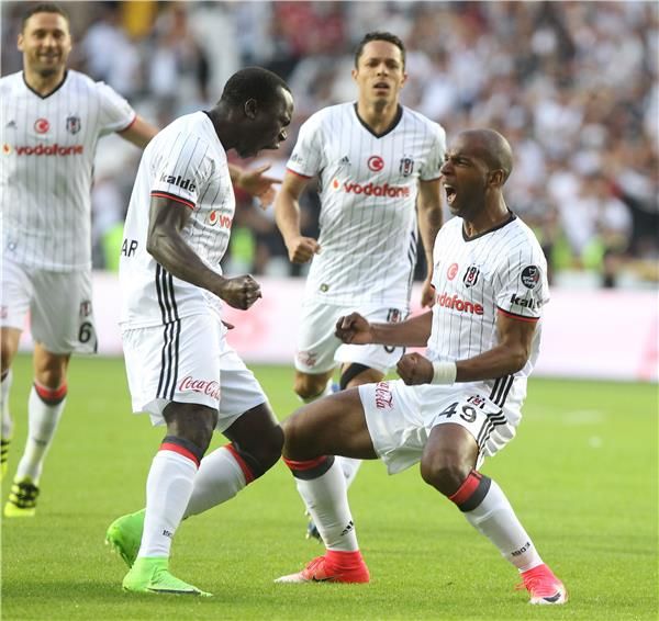 لاعبو بشكتاش - أرشيفية