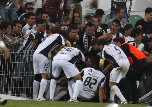 2011-04-102011-04-10t195137z_01_rfm07_rtridsp_3_soccer-europe-portugal_reuters