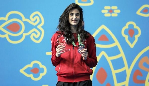 بانا ضراغمة لحظة تتويجها بالميدالية البرونزية