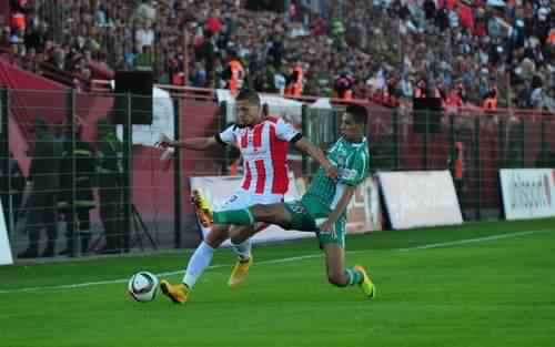 لقطة من مباراة سابقة بين الرجاء والفتح 