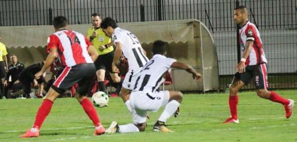 جانب من مباراة الذهاب