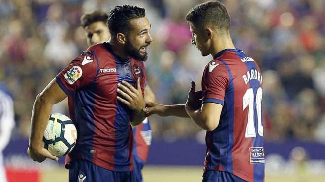 اليجريا وبرادهي يكرران مشهد نيمار وكافاني