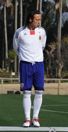 المدافع توليو تاناكا بالقميص الإحتياطي الجديد