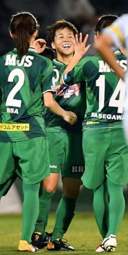 لاعبات فريق بيليزا بعد فوزهن بمباراة اليوم