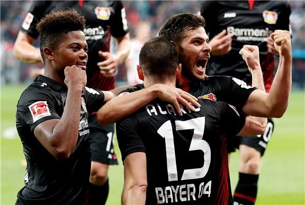 فرحة لاعبي باير ليفركوزن