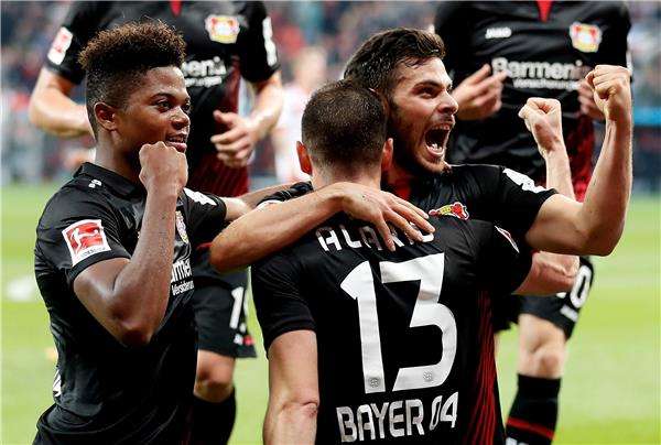 فرحة لاعبي باير ليفركوزن