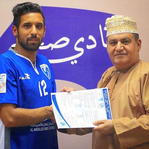 جانب من التوقيع