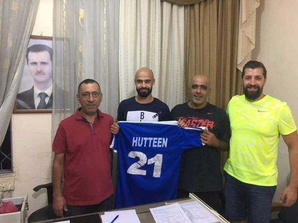 جانب من توقيع العقد