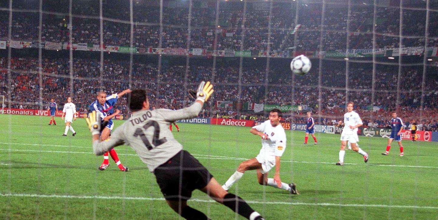 هدف تريزيجيه في مرمى إيطاليا