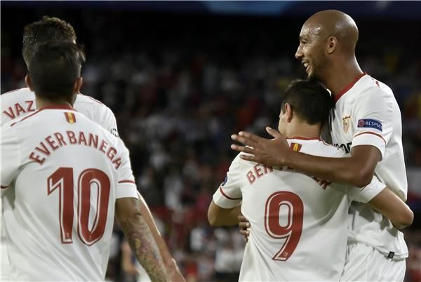 فرحة لاعبي إشبيلية