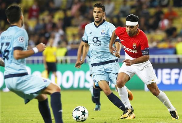 رادميل فالكاو في المباراة